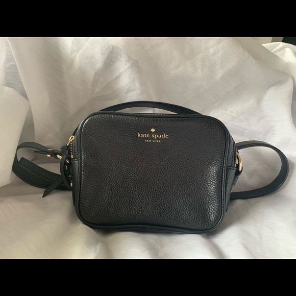 kate spade Handbags - kate spade crossbody camera style bag